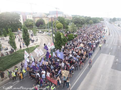 Cortège de tête vue du pont Margit  