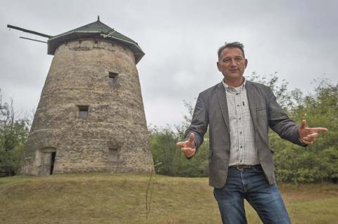 Sauvegarde des monuments : un Français au secours d´un moulin historique au cœur de la Grande Plaine hongroise