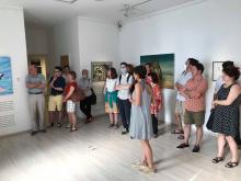 Séance de présentation de la galerie suivie par une douzaine de personnes